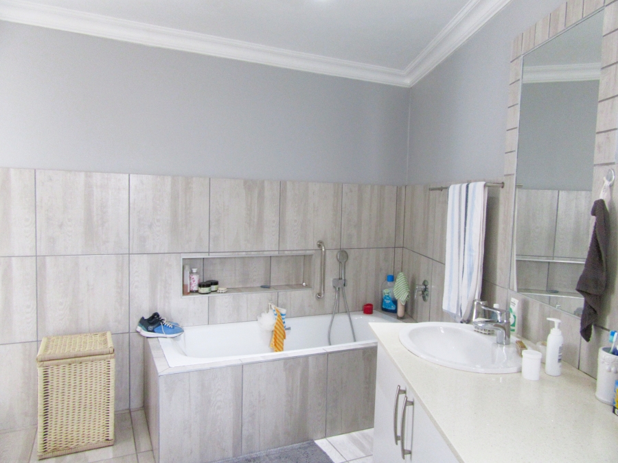 3 Bedroom Property for Sale in Hartenbos Central Western Cape